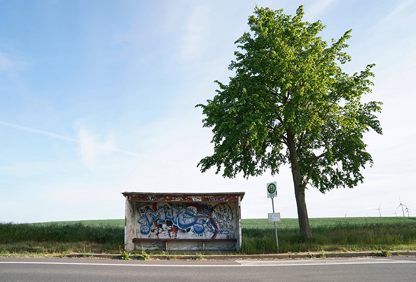 Bushaltestelle auf dem Land